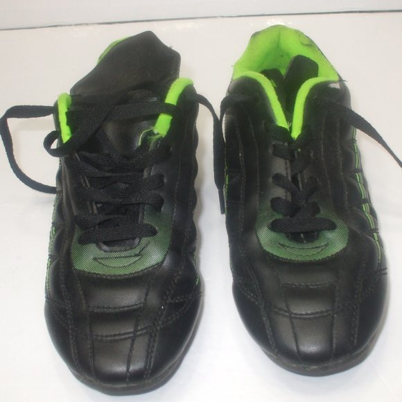 Kids Black Leather Soccer Shoes size 5 - Picture 1 of 5